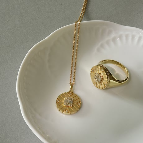 K18 Kara  Motif Diamond Necklace
