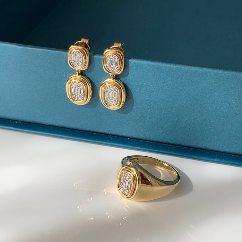 K18 Diamond Signet Ring | HANA JEWELS