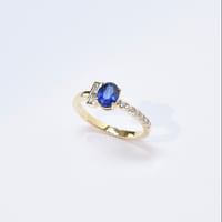 K18  Blue Sapphire Ring with diamonds
