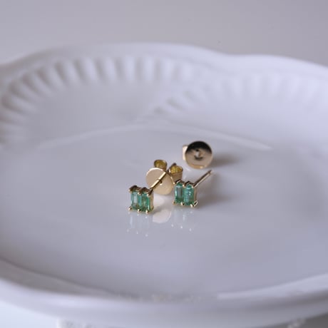 K18 Emerald Studs (ピアス）