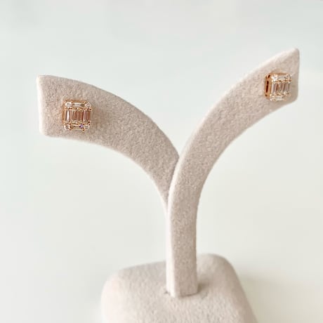 K18 Mosaic Diamond Studs (ピアス）