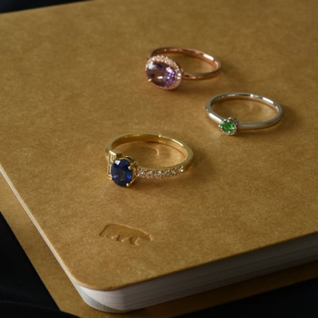 K18  Blue Sapphire Ring with diamonds