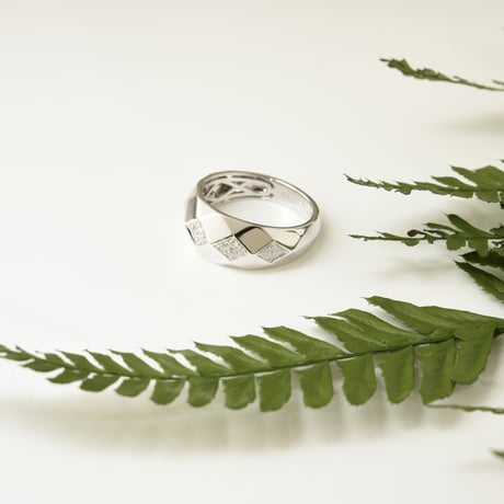 K18 Geometrical Diamond Ring