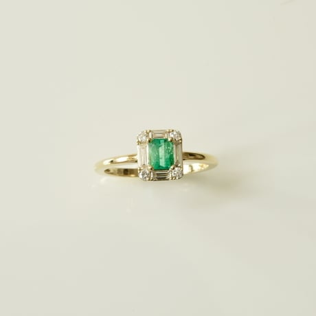 K18 Emerald Baguette Diamond Emerald Ring