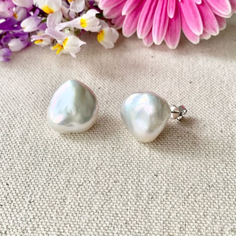 18K Freshwater Pearl Studs（ピアス）