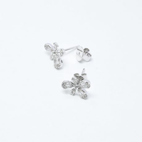 K18 Flower Diamond Studs（ピアス）