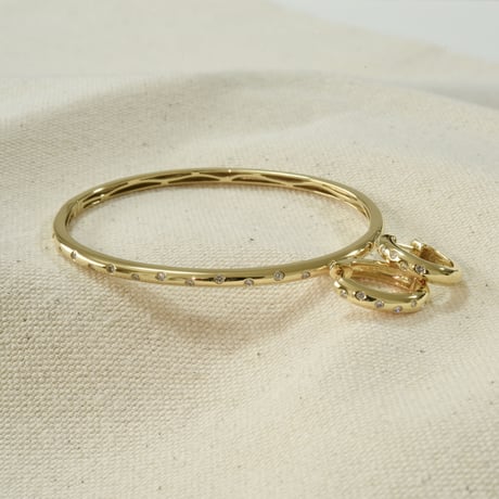 K18  Round Diamond Bangle