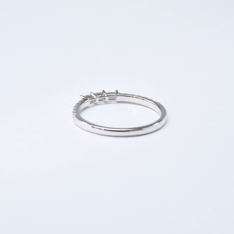 K18 Triple Baguette Diamond Ring