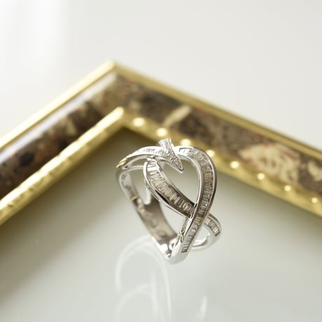 K18 Diamond Cross Ring
