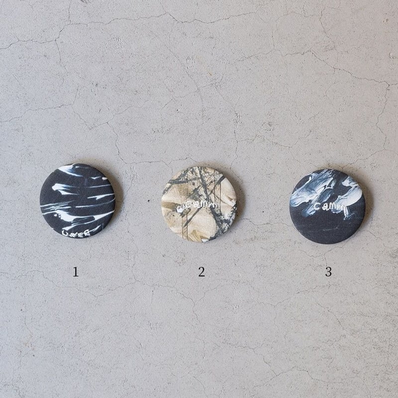 ミロコマチコ 缶バッジ「まっくらやみの花」 | Call