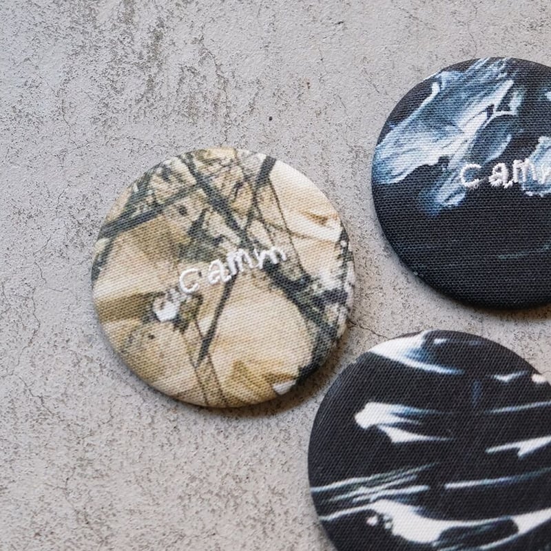 ミロコマチコ 缶バッジ「まっくらやみの花」 | Call