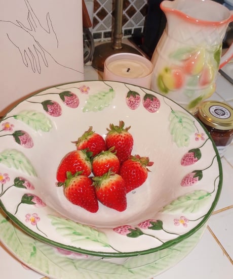 Barbotine Strawberry Drain Bowl & Plate Set