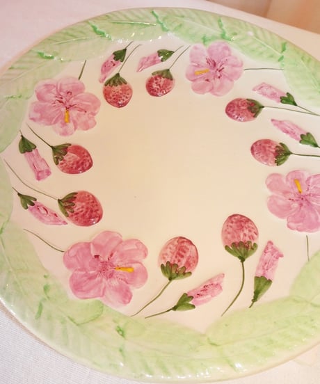 Barbotine Strawberry Drain Bowl & Plate Set
