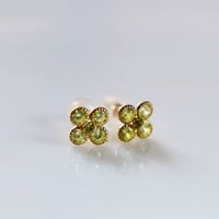 アップルグリーンキュービックのピアス