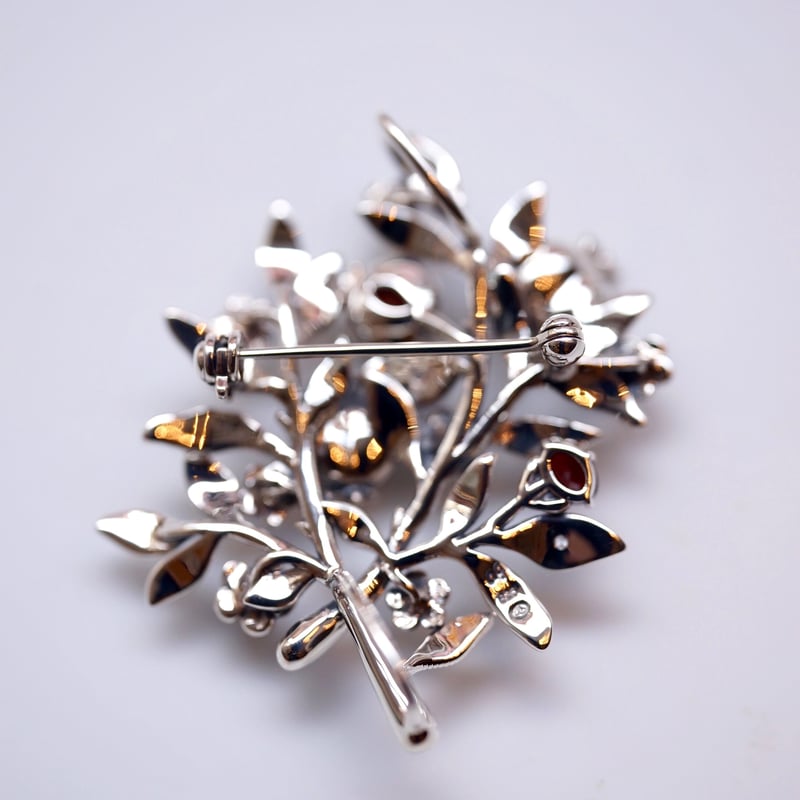 ウイリアムモリス　ブローチ SVウィリアム・モリス すいかずら(ハニーサックル) グリーン