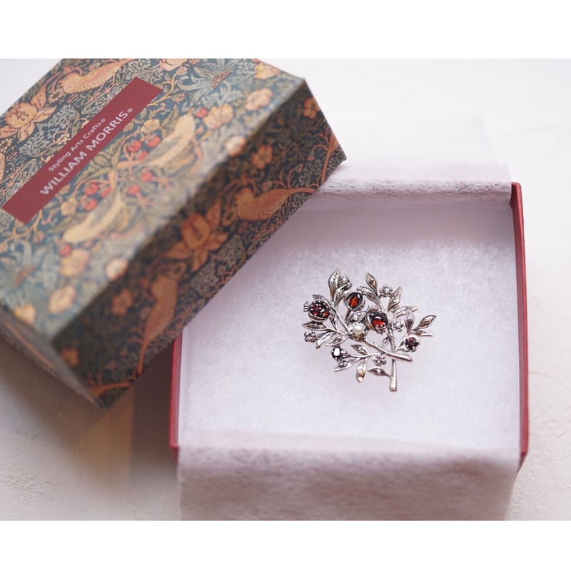 柘榴あるいは果実 ペンダントブローチ（ウィリアム・モリスシリーズ