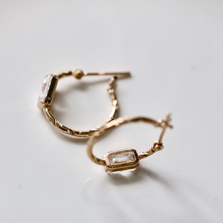 角キュービックのフープピアス