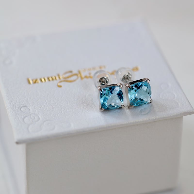 413 ブルートパーズのVシェイプピアス 413 ブルートパーズのVシェイプピアス