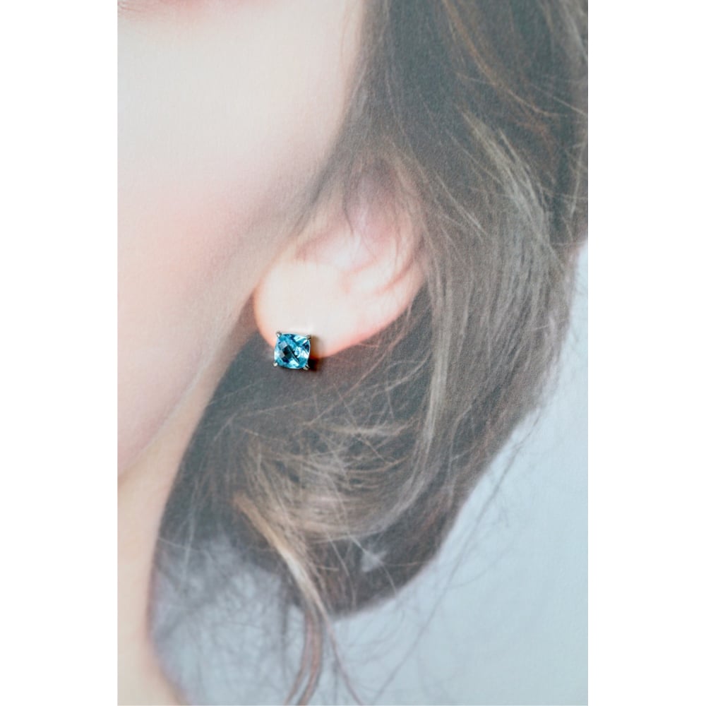 ポメころび◆スイスブルートパーズピアス✧トライアングルファセットカット ポメころび◇スイスブルートパーズピアス✧トライアングル