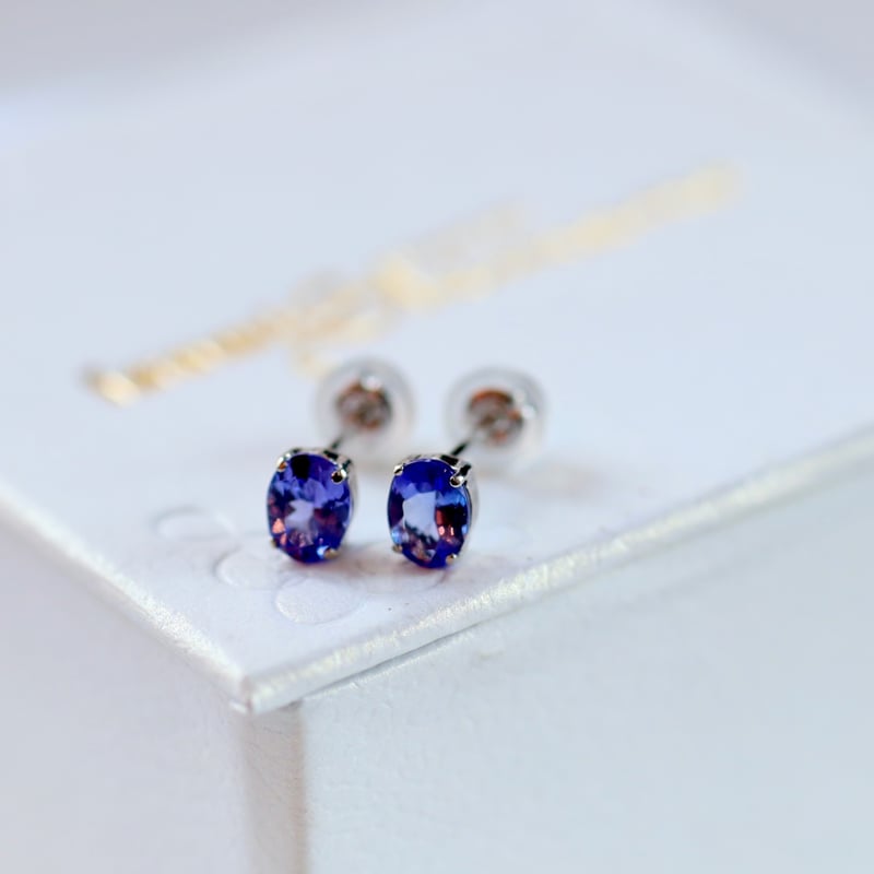 オーバルタンザナイトピアス | izumi ジュエリーシマノ オーバルタンザナイトピアス | izumi ジュエリーシマノ
