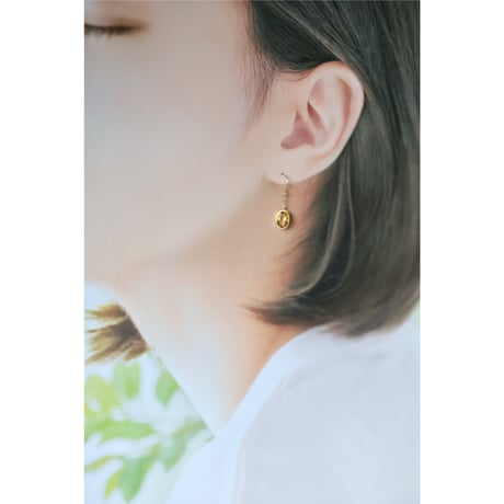 オーバルシトリンフックピアス