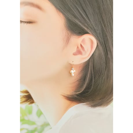 淡水パールのリズミカルなピアス
