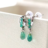 新緑のエメラルドピアス