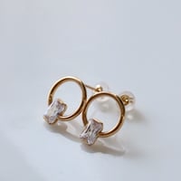 サークルと角キュービックのピアス