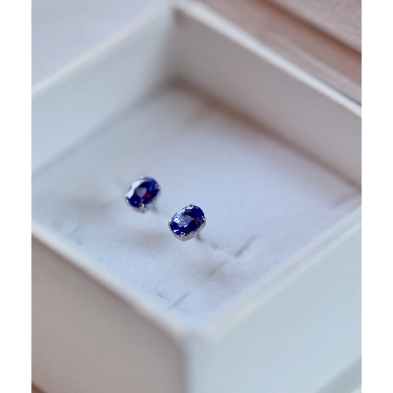 オーバルタンザナイトピアス | izumi ジュエリーシマノ オーバルタンザナイトピアス | izumi ジュエリーシマノ