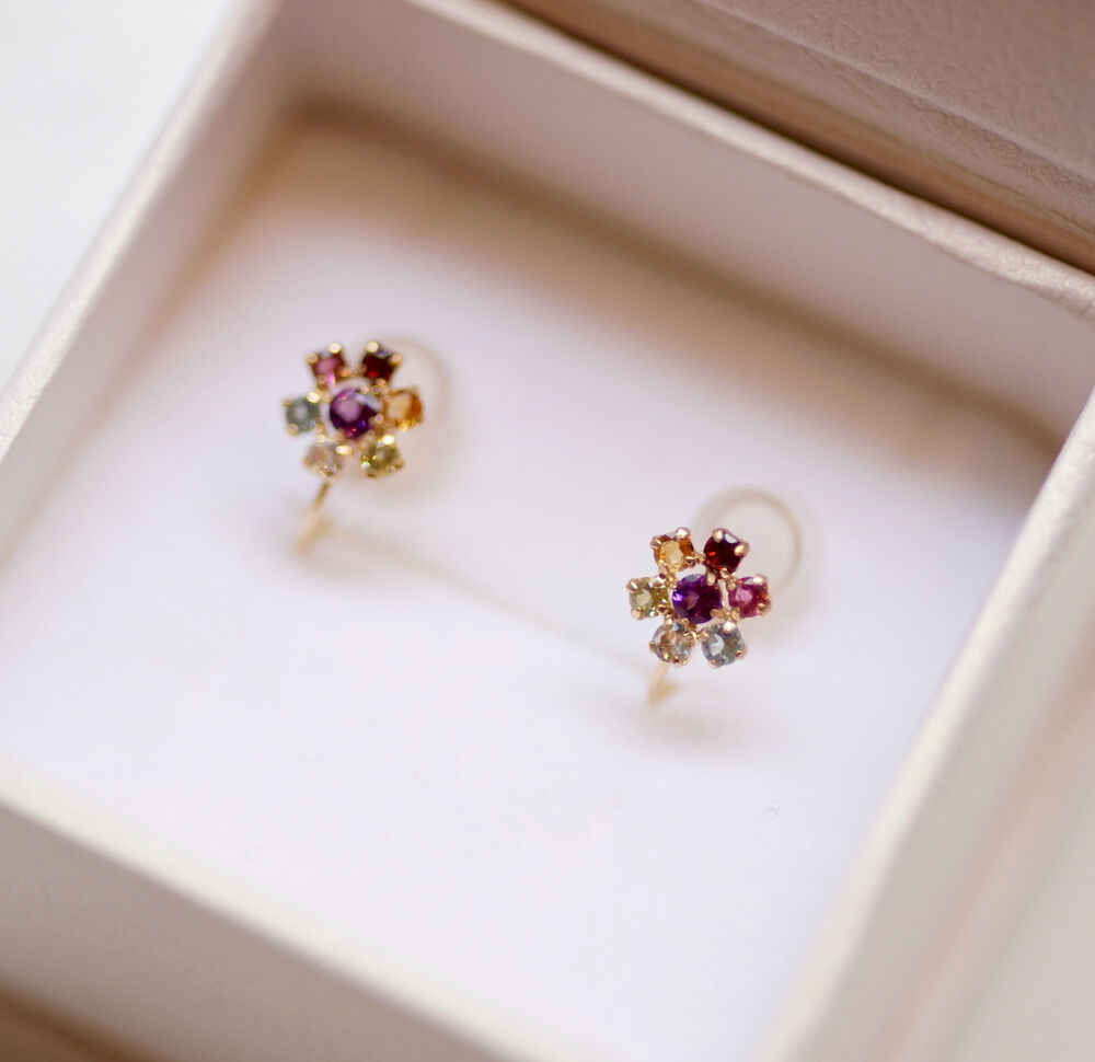 アミュレット（お守り）7色のクリップイヤリング | izumi