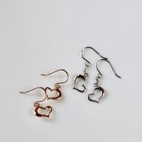 小さなオープンハートピアス