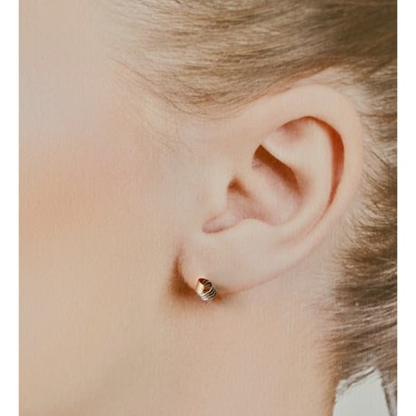 ゴールドとプラチナの合わせピアス