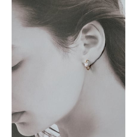 角キュービックのフープピアス