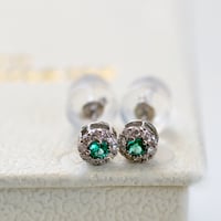 エメラルドダイヤモンド取り巻きピアス