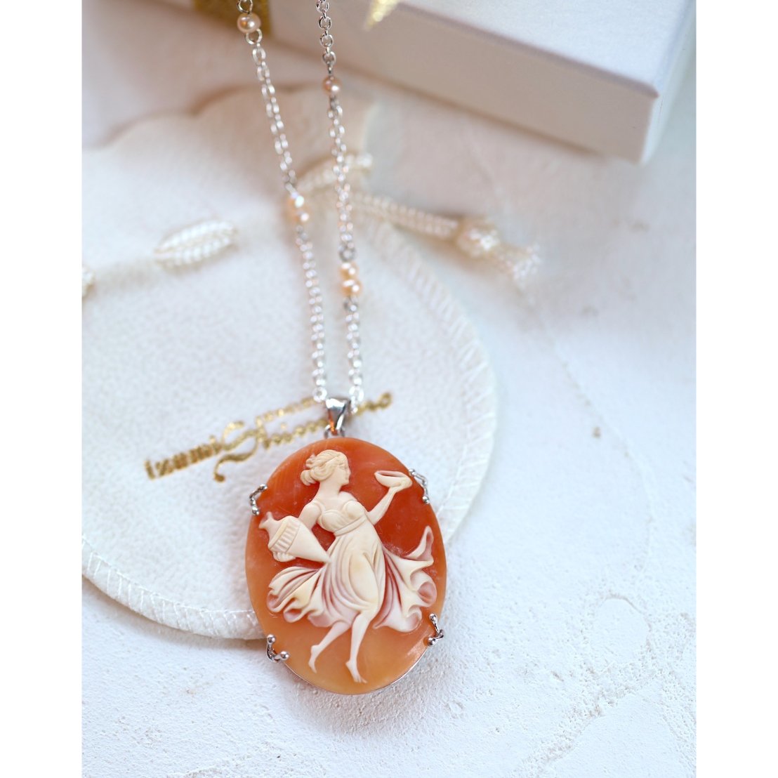 オリジナル シェルカメオネックレス（アンフォラを持つ女） | izumi