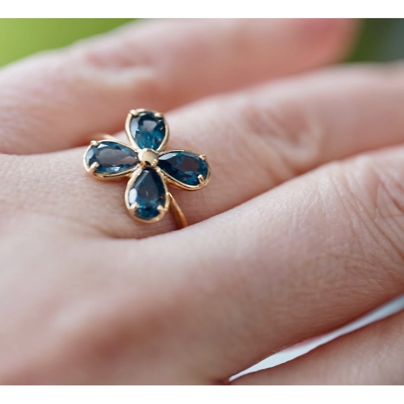 4枚の花びらのジュエリー | izumi ジュエリーシマノ