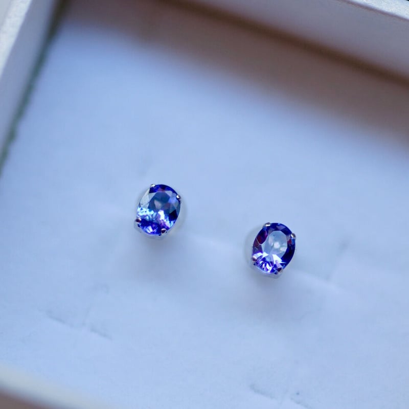オーバルタンザナイトピアス | izumi ジュエリーシマノ オーバルタンザナイトピアス | izumi ジュエリーシマノ