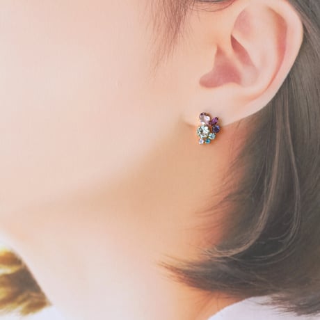 セミプレシャスストーンのブーケピアス