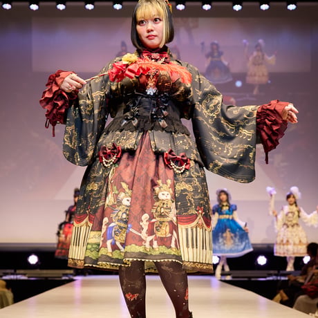 【GLM Fashion Show 2025】アンティークエレガンスピアノ柄 浴衣（黒×赤）