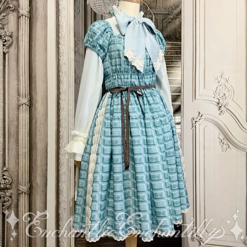 アンシャンテリックアンシャンテリー バラ柄ワンピース 黒 アンシャンテリックアンシャンテリー | STORES