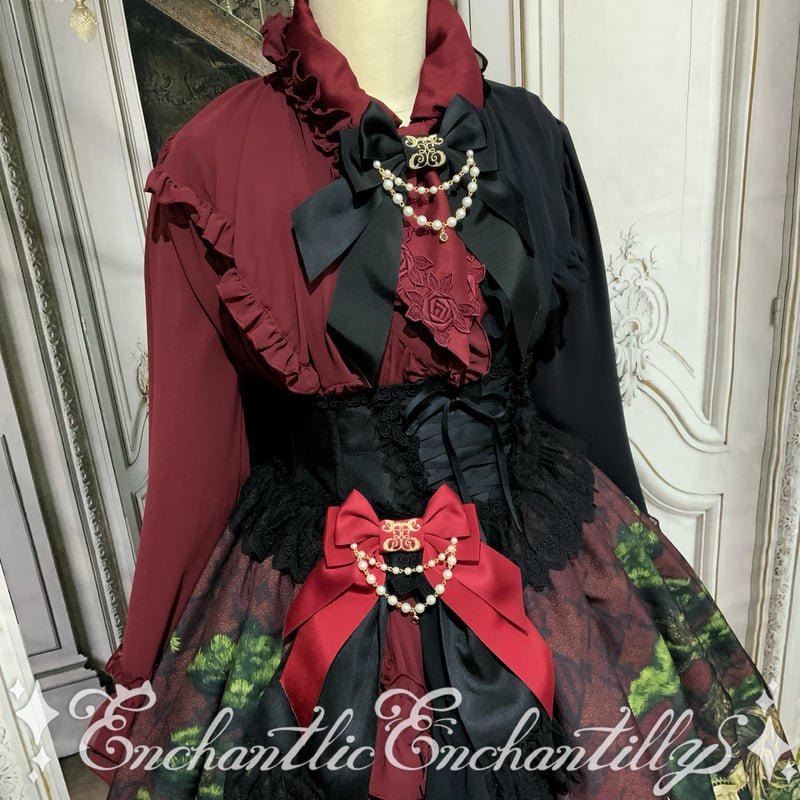 土日お値下げ　EnchantlicEnchantilly　猫　スカート Enchantlic Enchantilly猫の王女達の肖像画ジャンパースカート