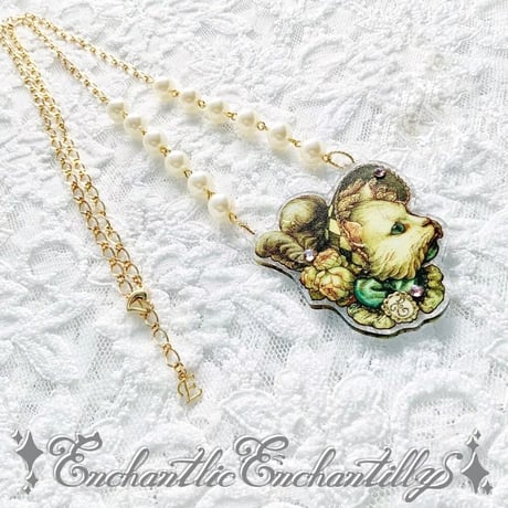 Bonnet Cat Necklace