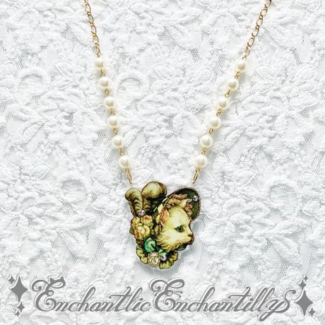 Bonnet Cat Necklace