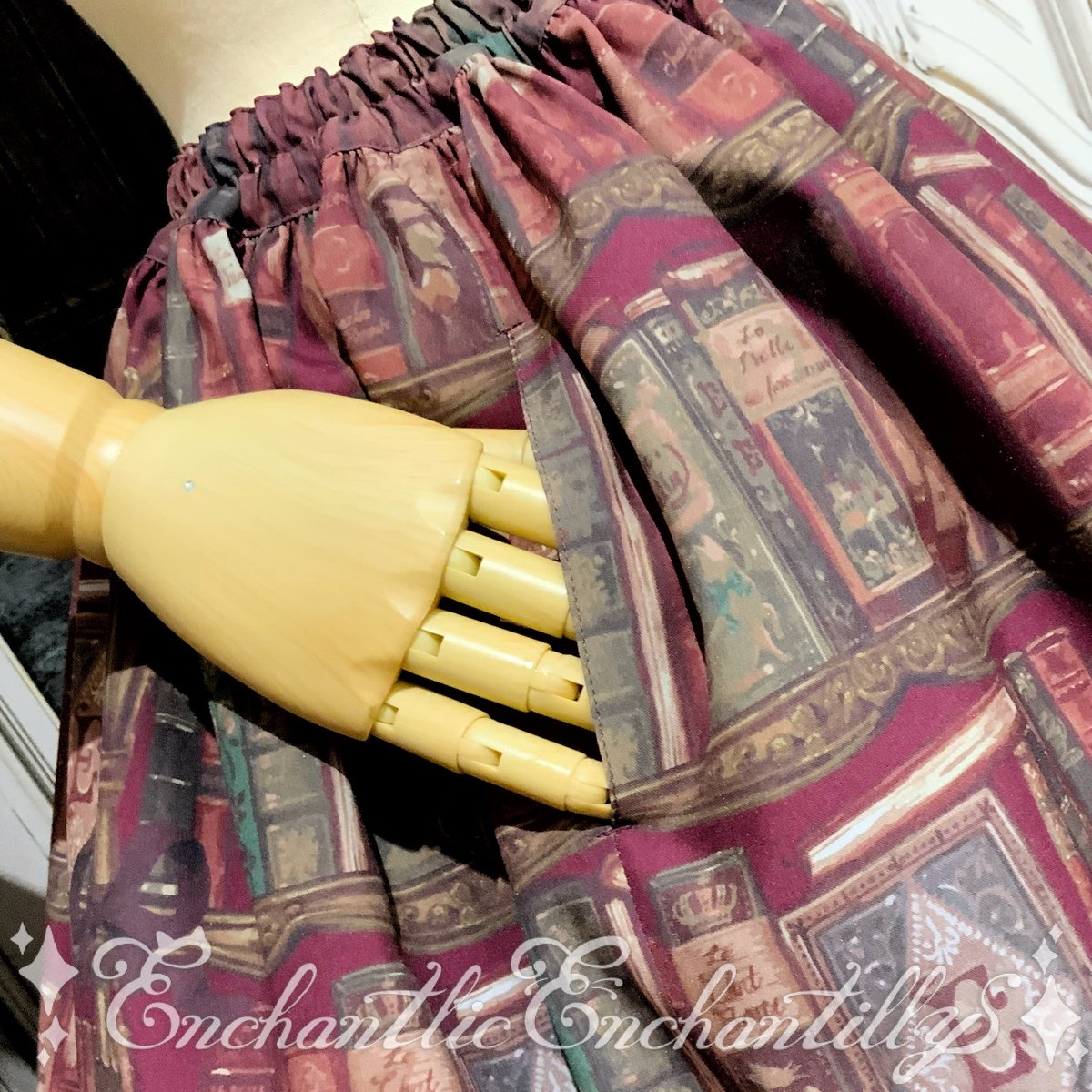 土日お値下げ　EnchantlicEnchantilly　猫　スカート Queen cat〜秘密の書斎 スカート | Enchantlic Enchantilly