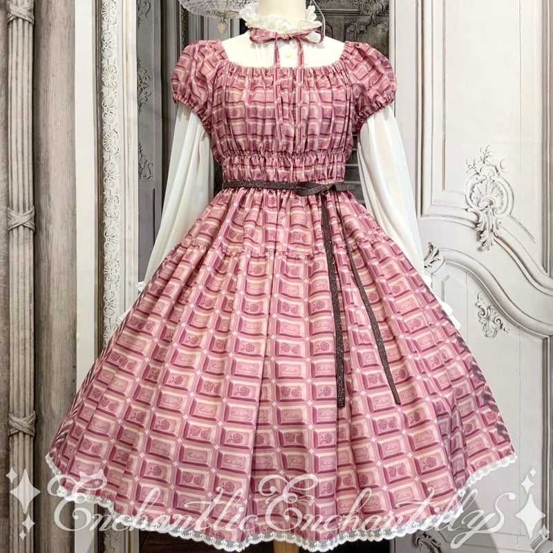 アンシャンテリックアンシャンテリー バラ柄ワンピース 黒 アンシャンテリックアンシャンテリー バラ柄ワンピース 黒 アンシャン