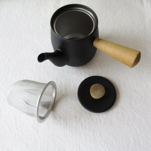 超限定リリース‼︎黒茶盌の佳品‼️井戸茶盌　在銘　楽　作者詳細不明1客 MIYACO / 宮崎製作所 ミヤコ 茶き 急須 小 くろいろ 【ステンレス急須