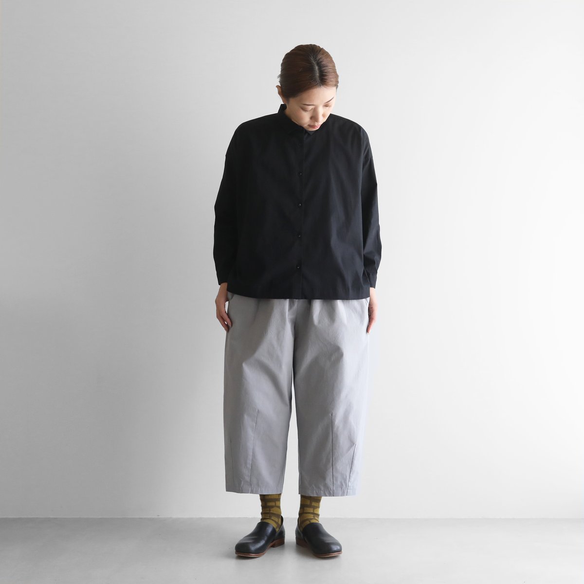 huis. 遠州織物　バフクロスバルーンパンツ　ライトグレー　ハウス huis. 遠州織物 バフクロスバルーンパンツ ライトグレー ハウス