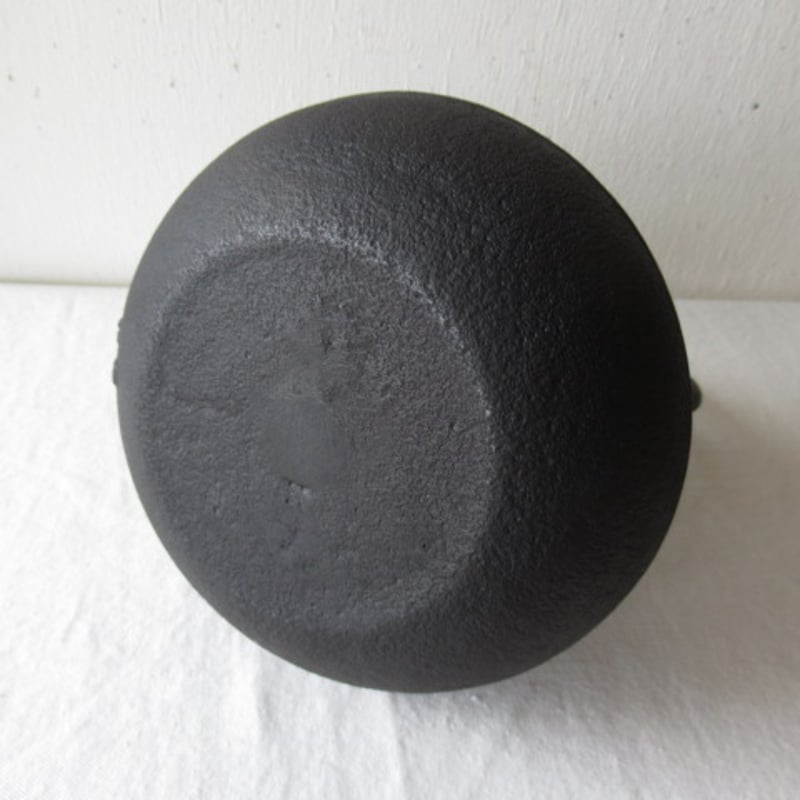 釜定 鉄瓶 / 秋の実 肌 南部鉄器 | AKI interior space