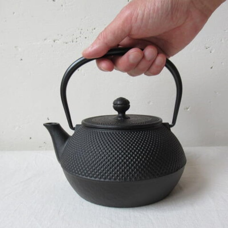 岩鋳 鉄瓶 7型アラレ 0．9L No.11720≪IH電磁調理器対応≫ | AKI