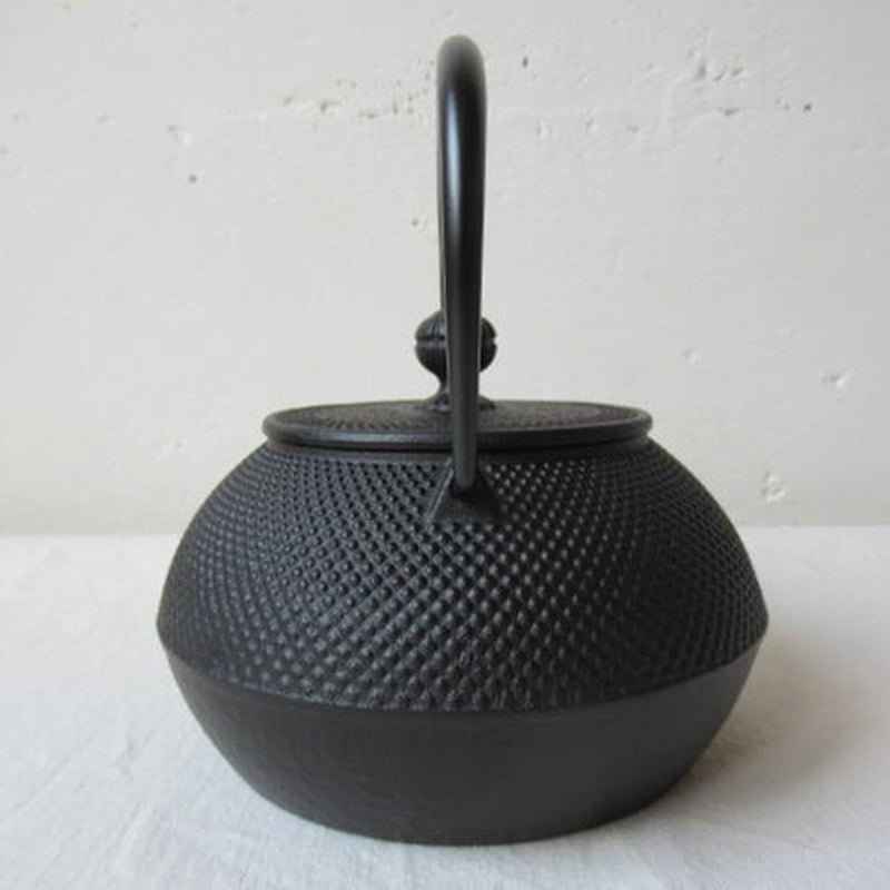 岩鋳 鉄瓶 7型アラレ 0．9L No.11720≪IH電磁調理器対応≫ | AKI